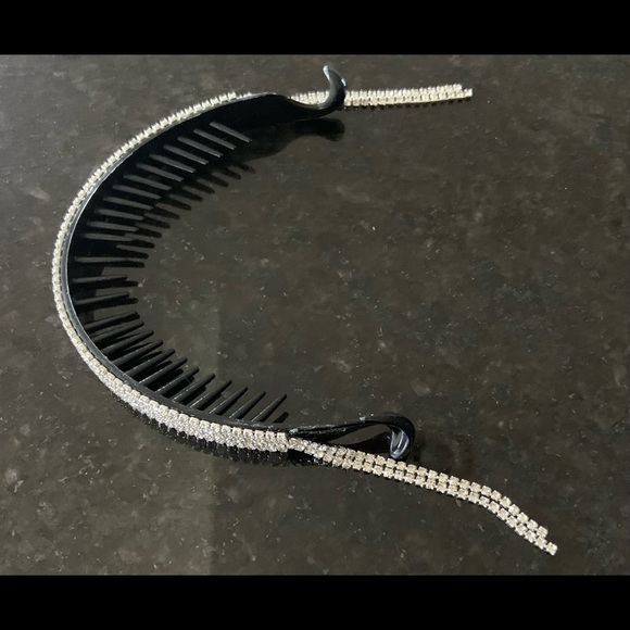 💎3/$35💎 Very Pretty Rhinestone Hair/Bun Clip for Daily Wear or Events - Picture 7 of 9